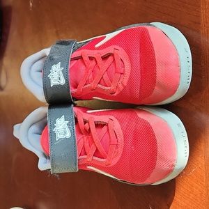 Nike Hustle Boys Sneakers Red size 2.5Y